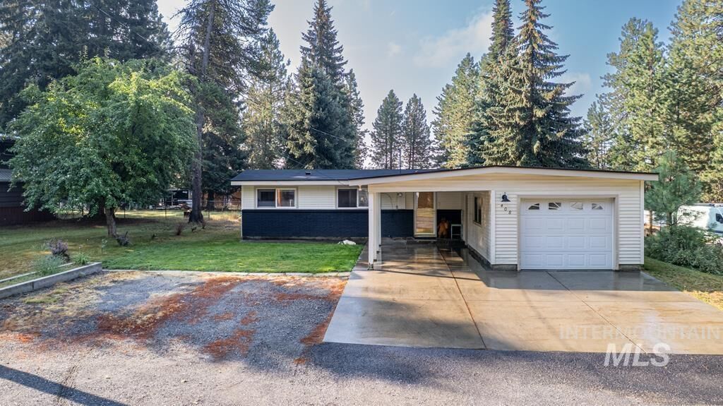 Property Photo:  408 Floyde St.  ID 83638 