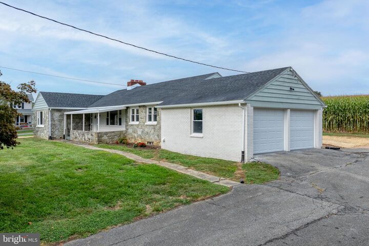 Property Photo: 725 Marticville Road PA 17565