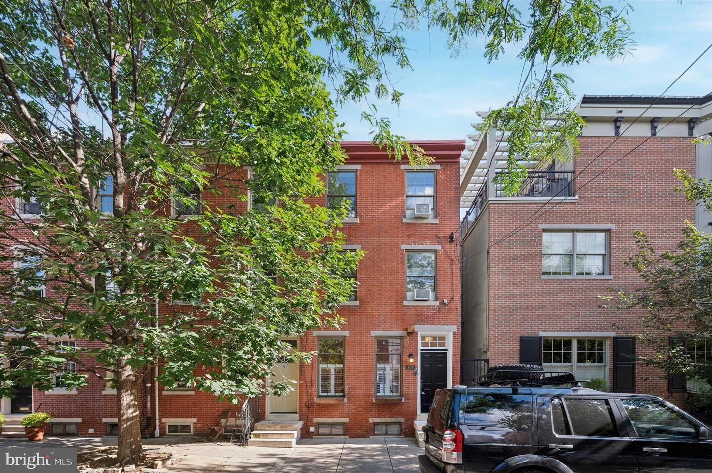 Property Photo:  203 Carpenter Street  PA 19147 