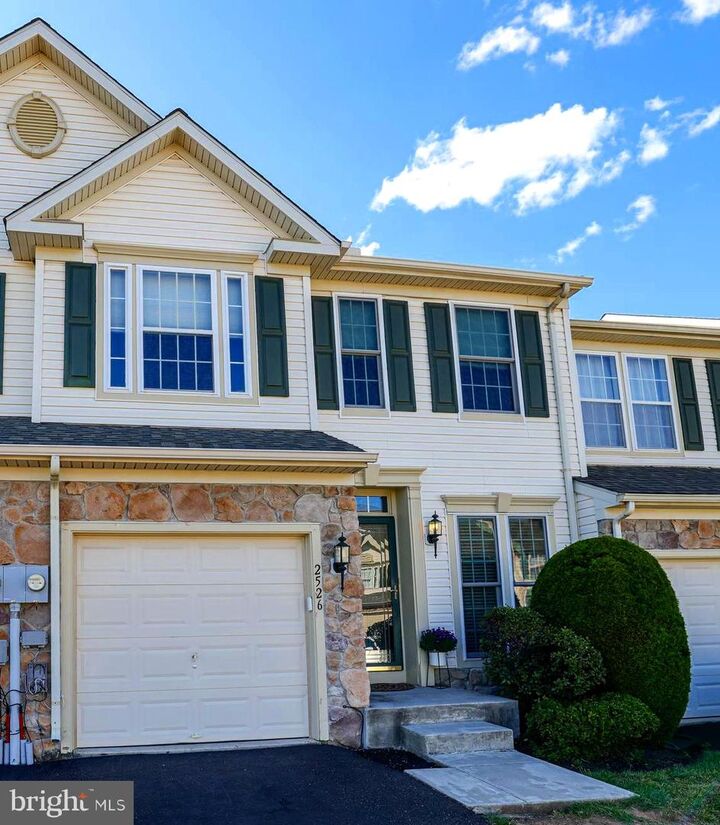 Property Photo:  2526 Peachtree Drive  PA 18944 