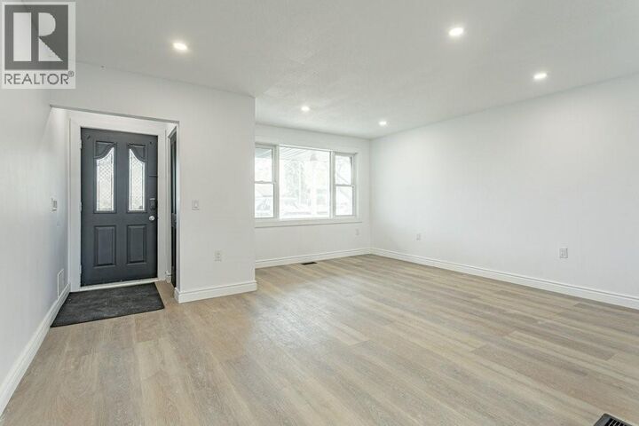 Photo de la propriété:  987 Devine Street  ON N7S 1A9 
