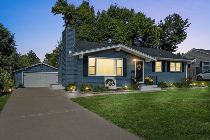 Property Photo:  1507 26th Street SE  IA 52403 