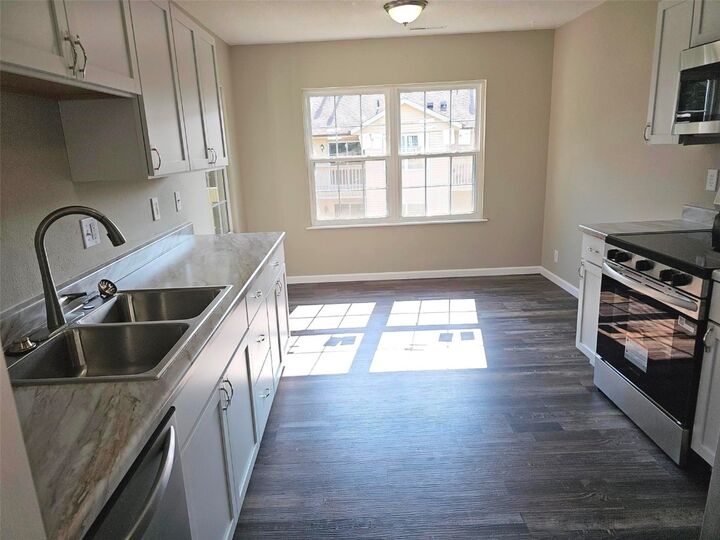 Property Photo:  4113 Lexington Court NE C  IA 52402 