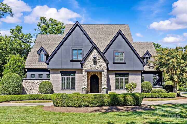 Property Photo:  2130 Ferncliff Road  NC 28211 