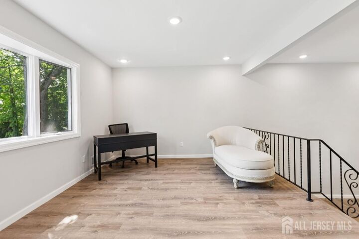 Property Photo:  5 Waverly Drive E  NJ 08817 