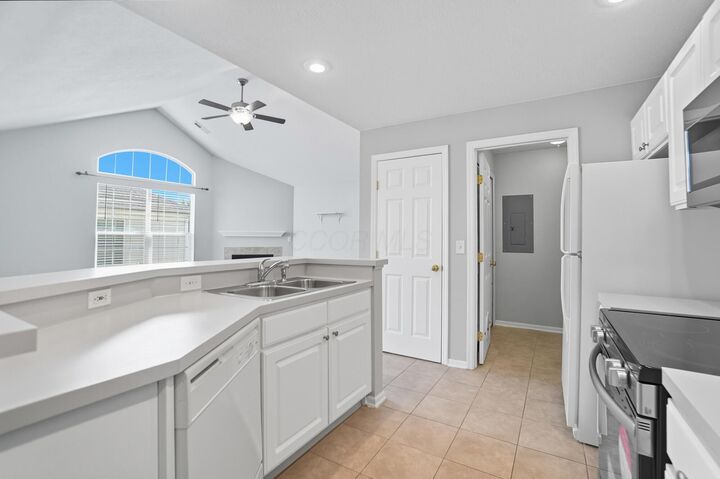 Property Photo:  5592 Viningbrook Drive  OH 43016 