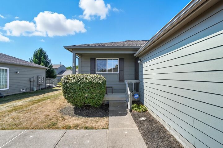 Property Photo: 4107 Blendon Grove Way OH 43230