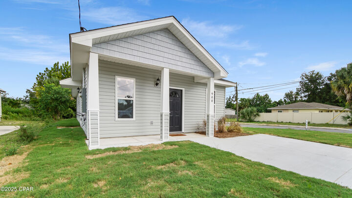 Property Photo:  900 Wilson Avenue  FL 32401 