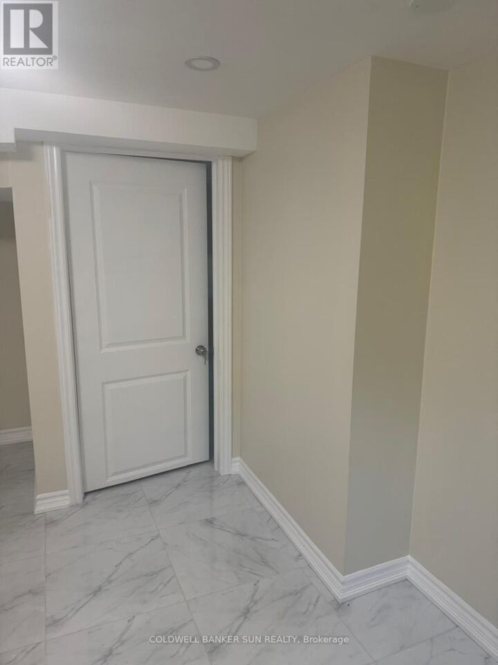 Photo de la propriété:  42 Jansusie Road Bsmt  ON M9W 4V5 