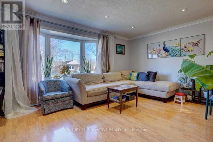 Property Photo:  90 Wye Valley Road  ON M1P 2A6 