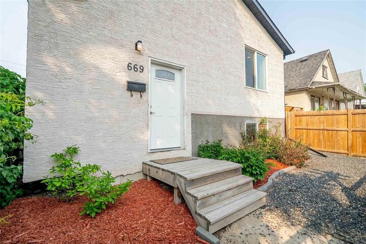 Property Photo:  669 Burrows Avenue  MB R2W 2A9 