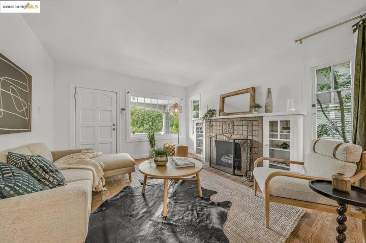 Property Photo: 5925 Outlook Ave CA 94605