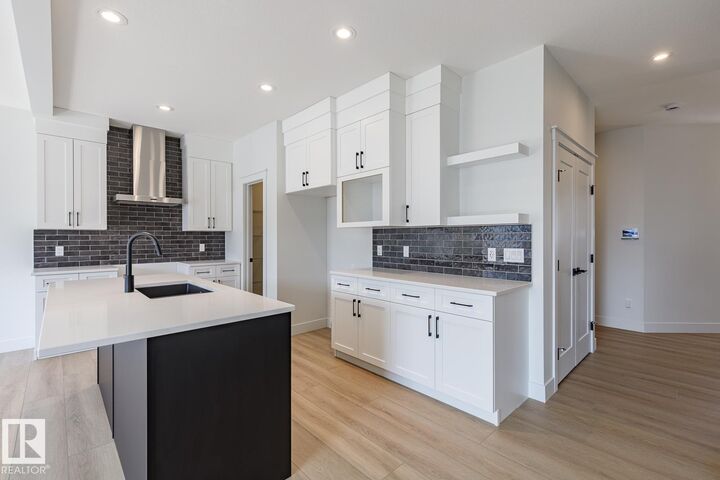 Property Photo:  15679 18 Avenue SW  AB T6W 5E1 