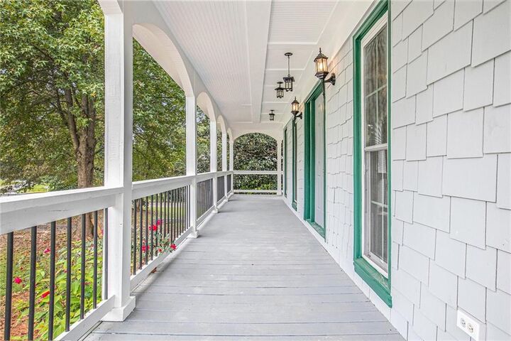 Property Photo:  1133 Willow Trace  GA 30017