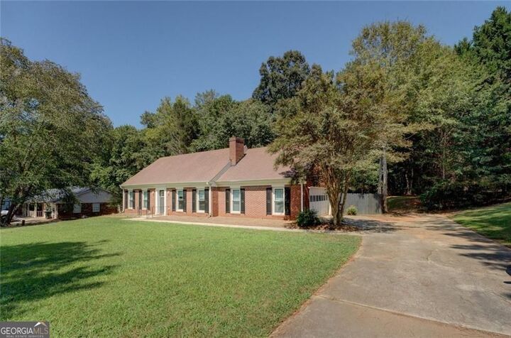Property Photo: 1828 Brandy Woods Drive SE GA 30013