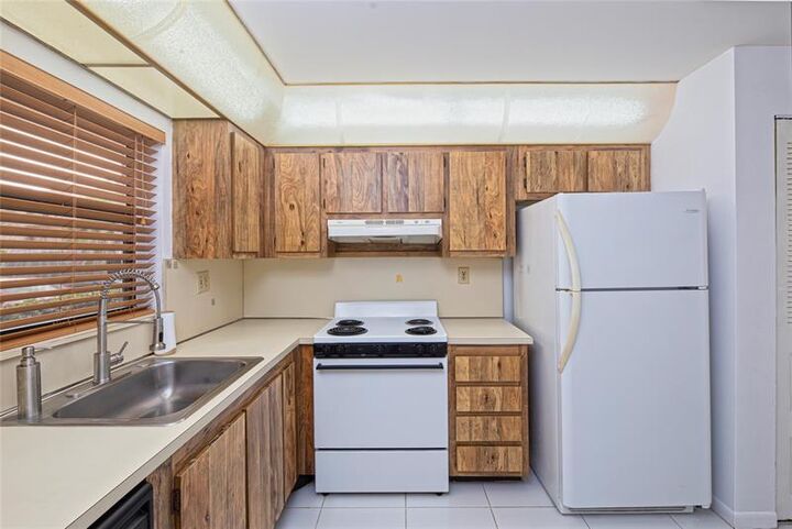 Property Photo: 10220 NW 30th Ct 112 FL 33322
