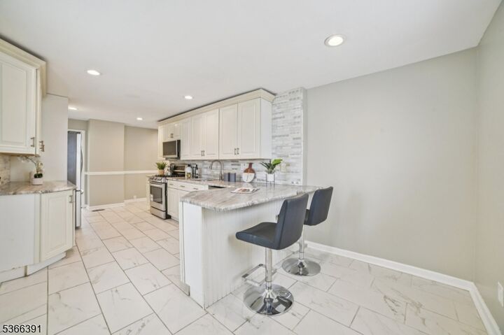 Property Photo:  980 Moessner Ave  NJ 07083 