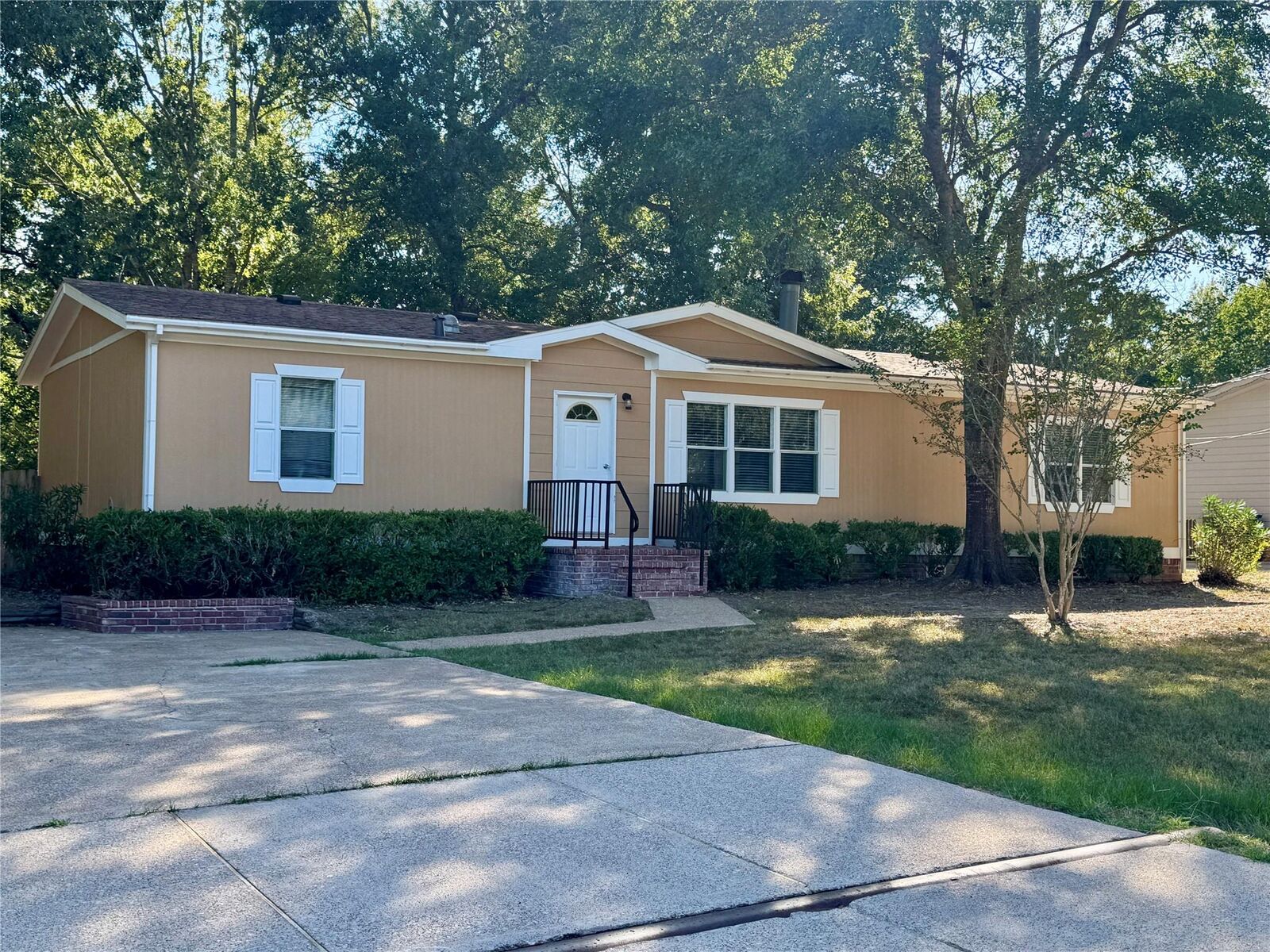 Property Photo: 6 McShore Drive TX 77320