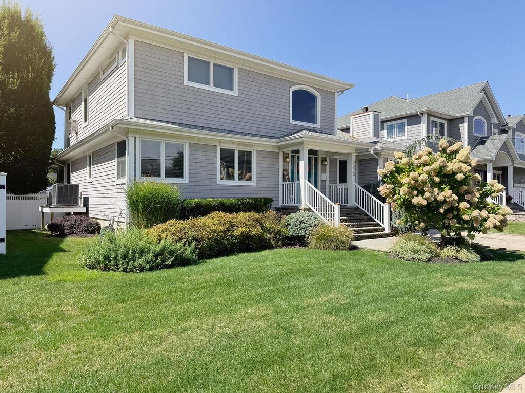 Property Photo:  2370 Narraganset Avenue  NY 11783 