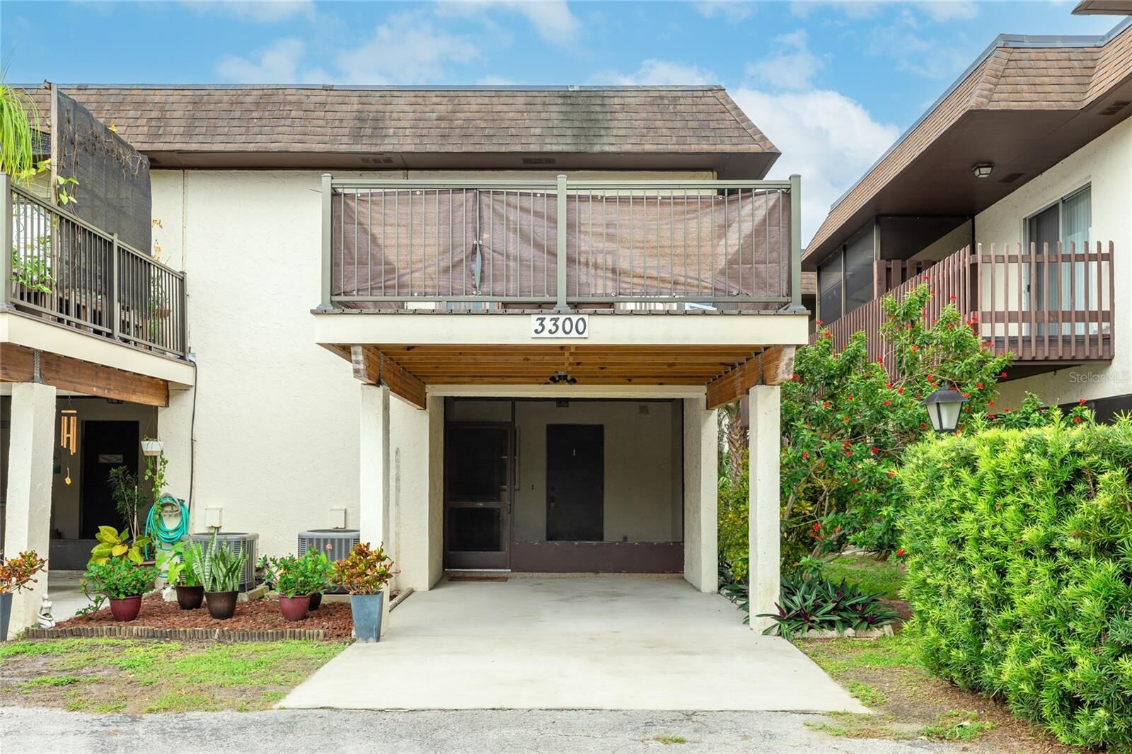 Property Photo: 3300 Ramblewood Court FL 34237