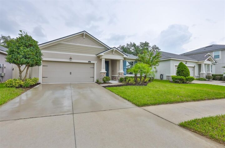 Property Photo:  11412 Blue Woods Drive  FL 33569 