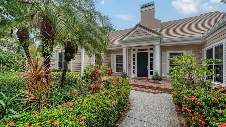 Property Photo: 156 Bishopscourt Road FL 34229