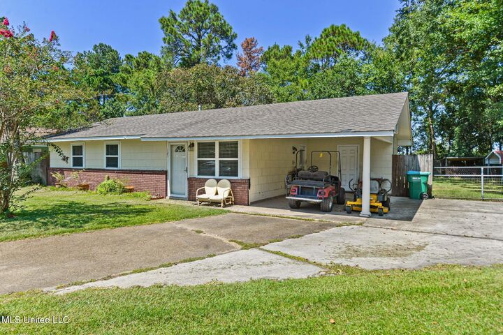 Property Photo:  121 Roberts Circle  MS 39564 