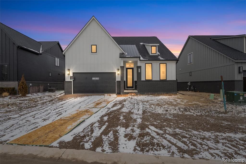 Property Photo:  39 South Trail Court  MI 48083 