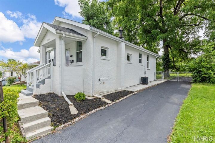 Property Photo:  9408 Echo Lane  MO 63114 