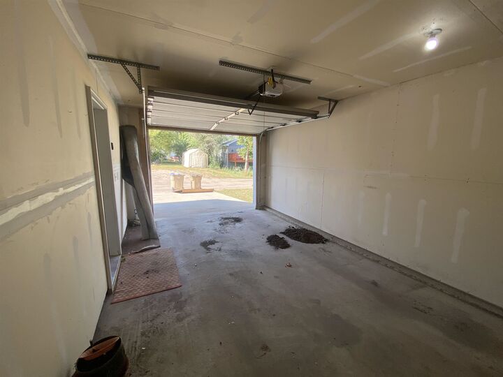 Property Photo:  1015 5th Ave SE  ND 58701 