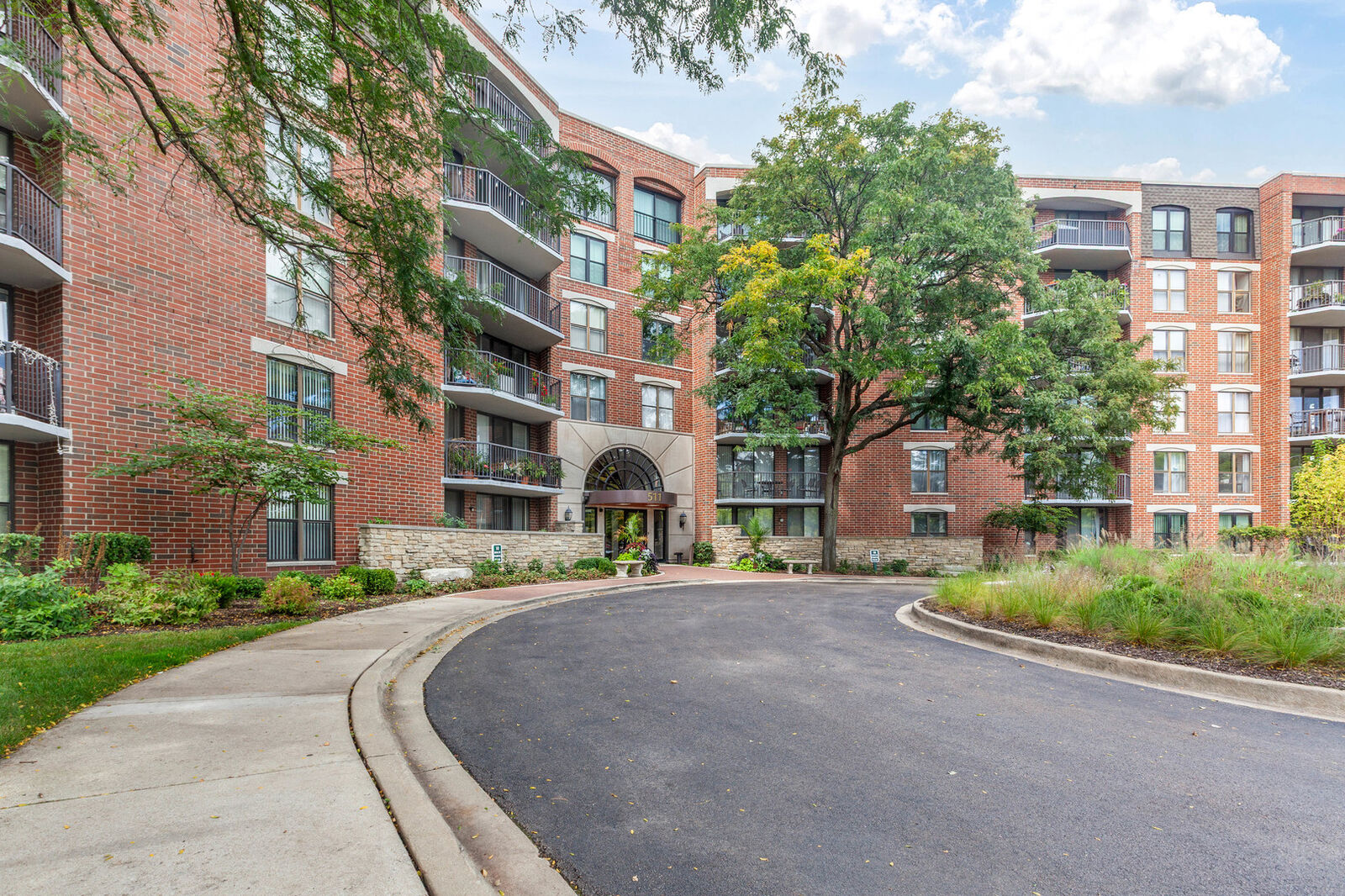 Property Photo:  511 Aurora Avenue 104  IL 60540 