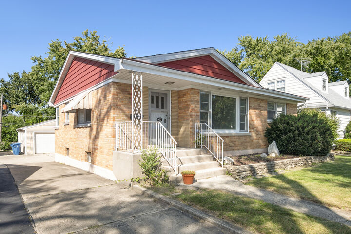 Property Photo: 493 W Avery Street IL 60126