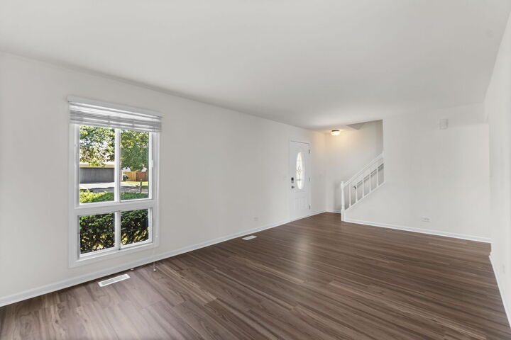 Property Photo: 104 Parkwood Drive IL 60107