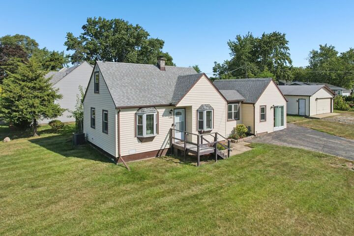 206 E Hawthorne Drive  Round Lake Beach IL 60073 photo