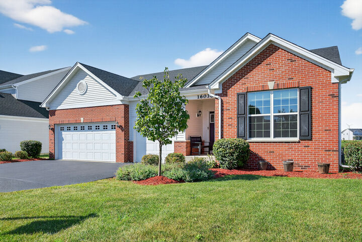 Property Photo:  16038 S Selfridge Circle  IL 60586 