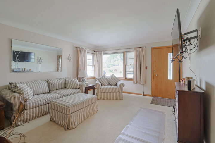 Property Photo: 1413 Highridge Parkway IL 60154