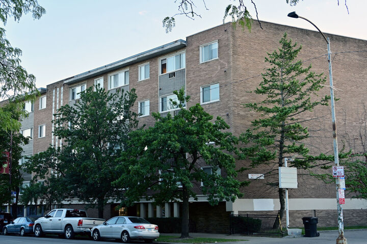 7120 N Sheridan Road 211  Chicago IL 60626 photo