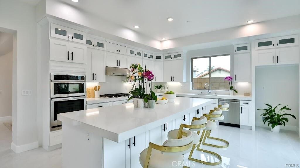 Property Photo: 17413 Siena Ln CA 92708