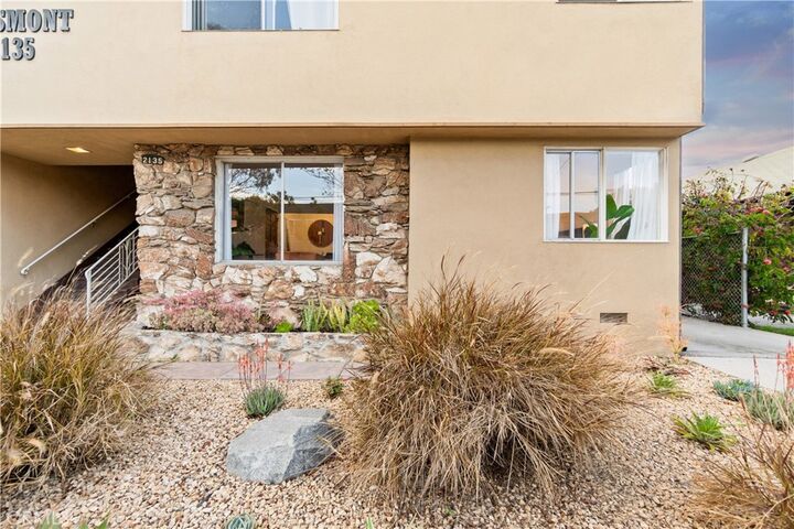 Property Photo:  2135 E Florida Street 2  CA 90814 