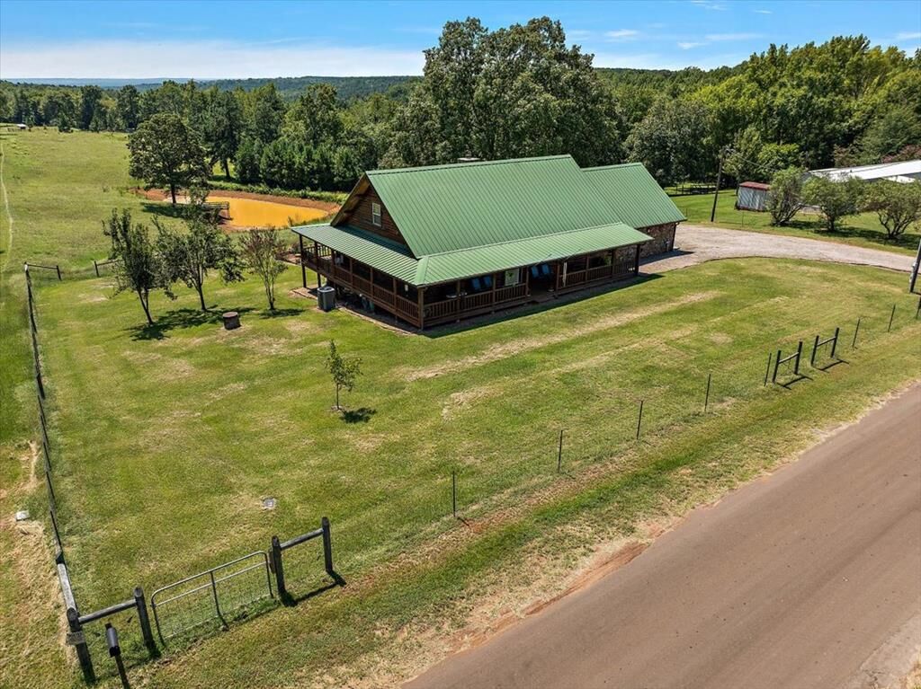 Property Photo: 2000 Cr 852 TX 75760