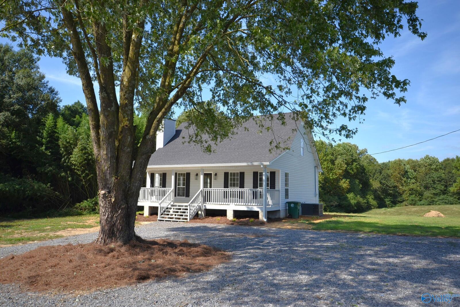 Property Photo: 1425 County Road 1564 AL 35019