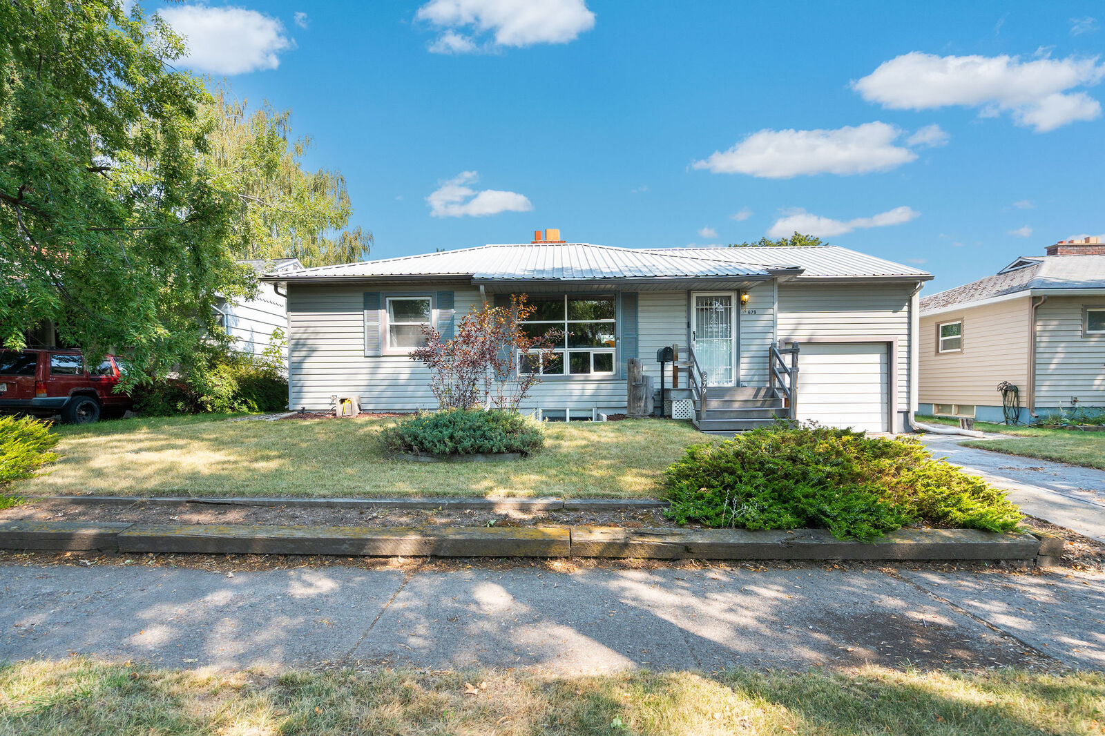 Property Photo:  679 1/2 4th Avenue  MT 59901 