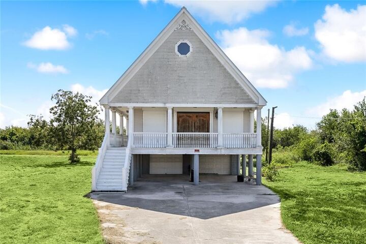Property Photo: 137 Battistella Road LA 70041