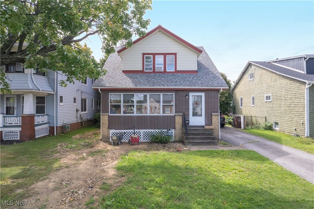 Property Photo: 6021 Snow Road OH 44129