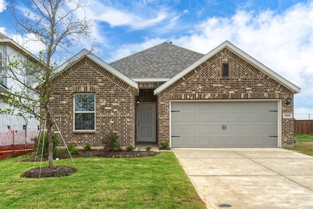 Property Photo:  1024 Tarryhill Drive  TX 76036