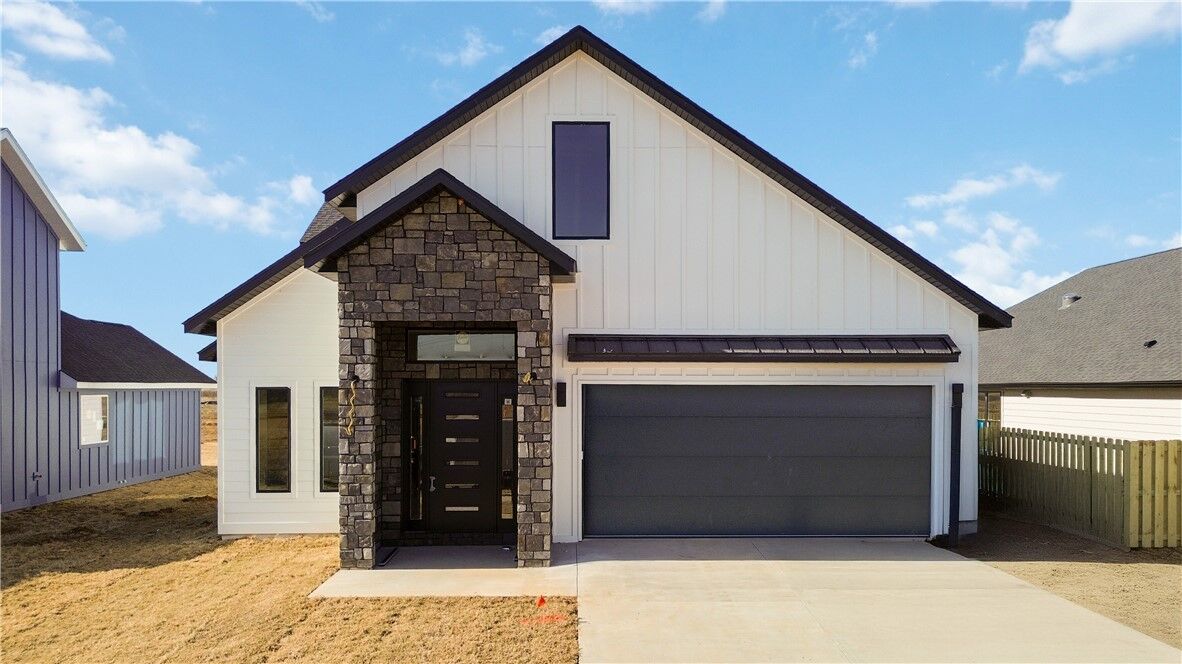 Property Photo:  940 Thornwood Place  AR 72713 