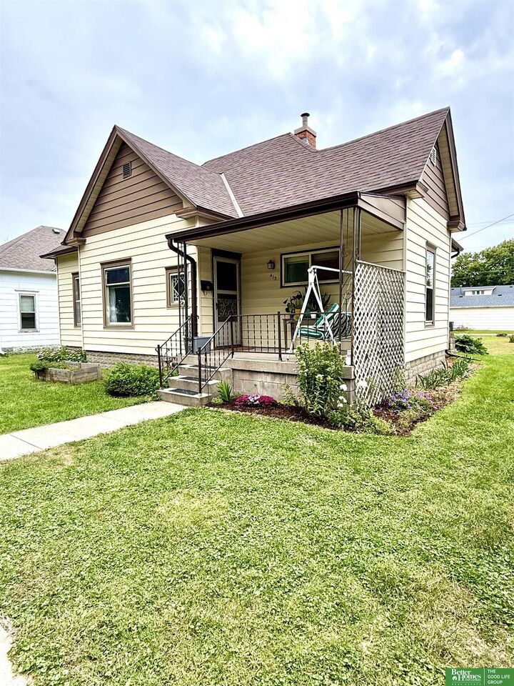 413 N Iowa Avenue  York NE 68467 photo
