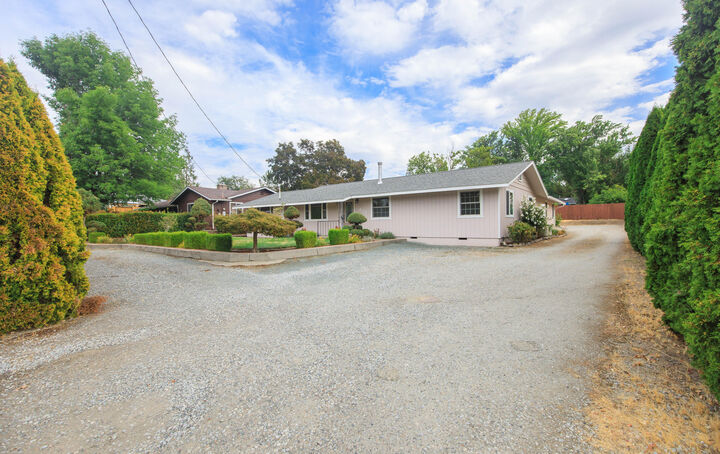 Property Photo:  433 Highland Drive  OR 97504