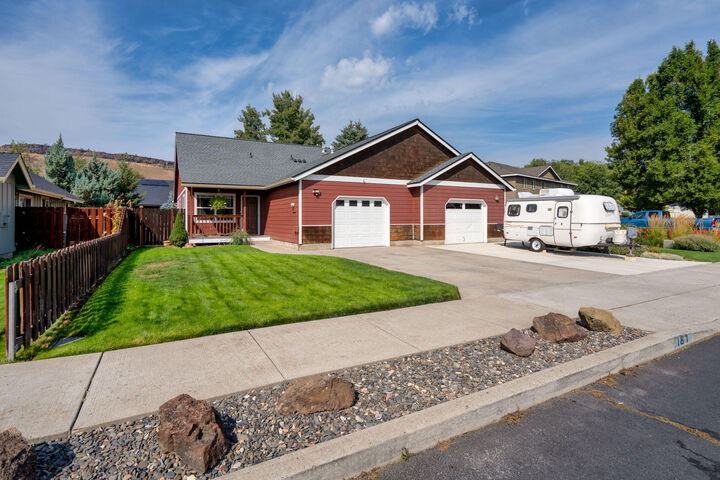 Property Photo:  187 SW Ivy Court  OR 97754 