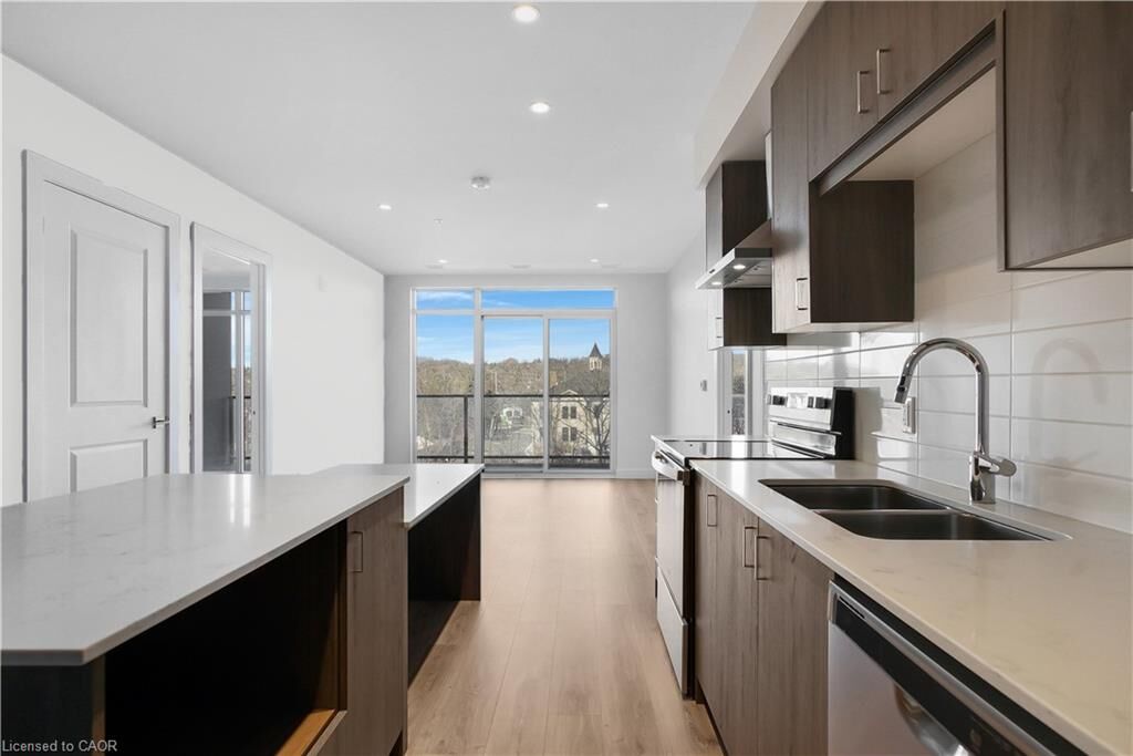 Property Photo:  15 Glebe St 710  ON N1S 0C3 